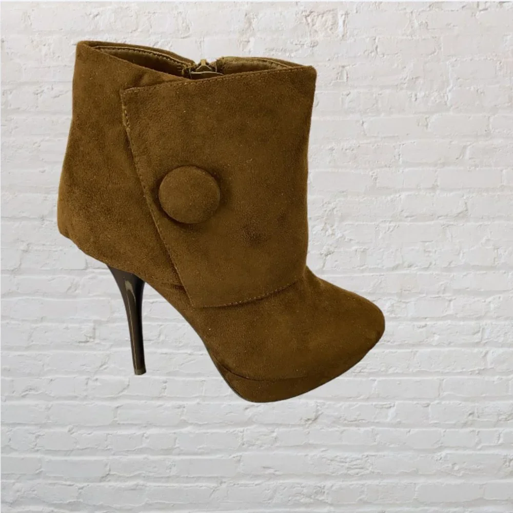 INDIGO -- Brown Ankle Bootie with Platform and Side Zip, Button Detail, NWOT